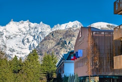 Escape to this luxury ski-in, ski-out hotel in the heart of the ski slopes in Courmayeur<place>Le Massif Hotel & Lodge </place><fomo>19</fomo>
