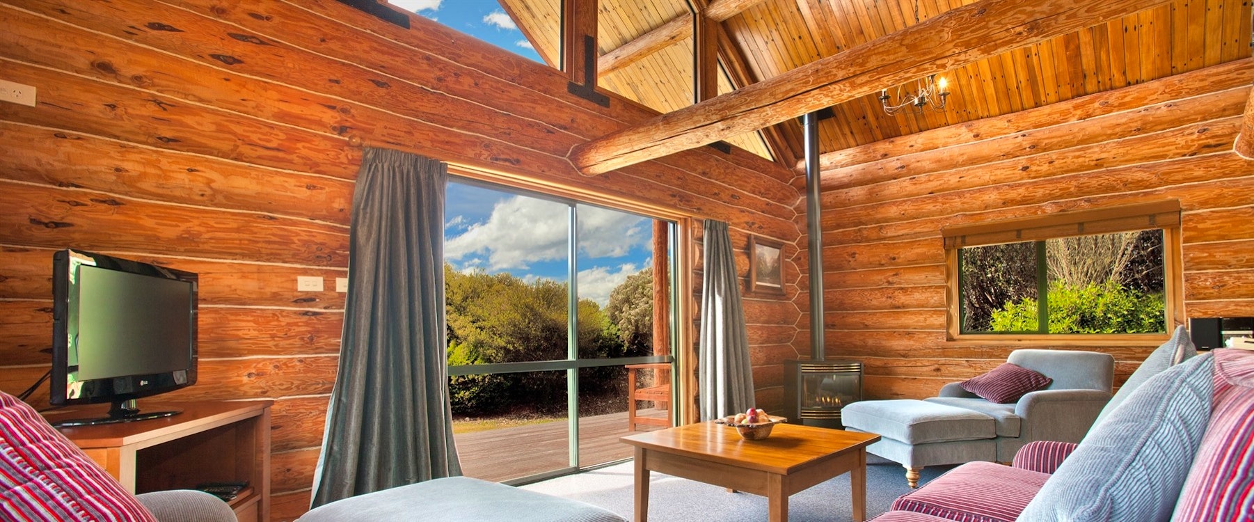 Log Cabin at Fiordland Lodge, New Zealand 