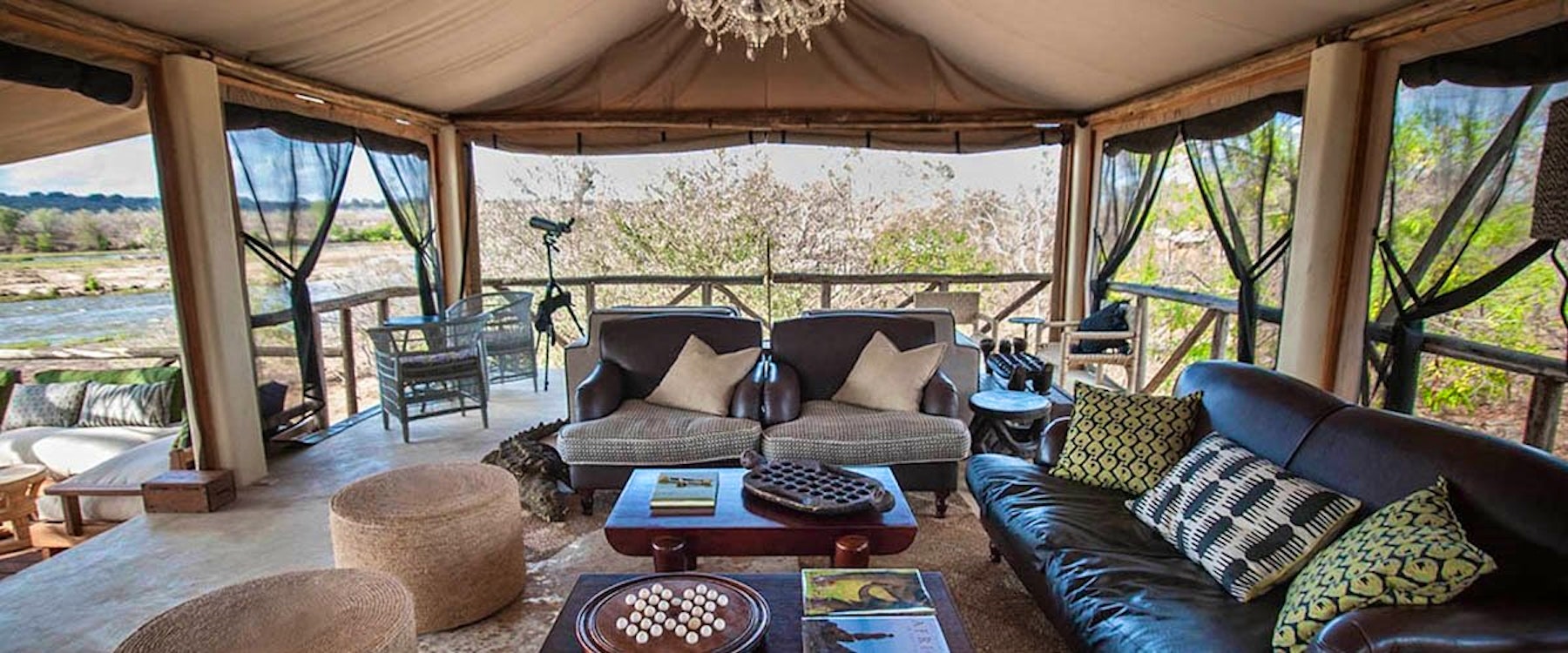 Lounge area ta Azura Selous Game Reserve