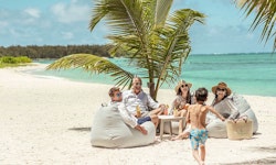 Family at beach, Four Seasons Mauritius at Anahita
