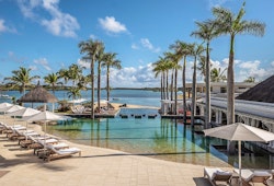 pool area Four Seasons Mauritius at Anahita