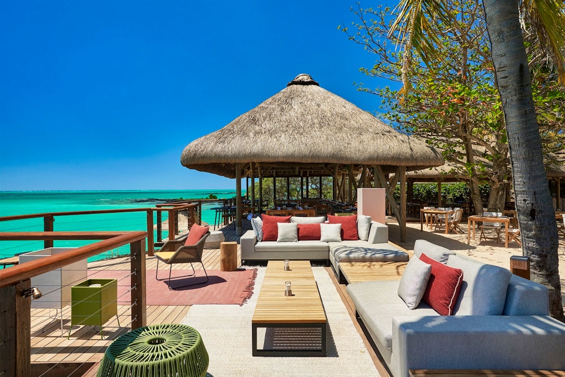 peninsula bar at paradise cove boutique hotel