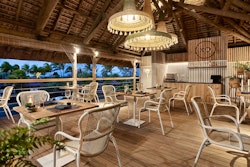 XO restaurant at paradise cove boutique