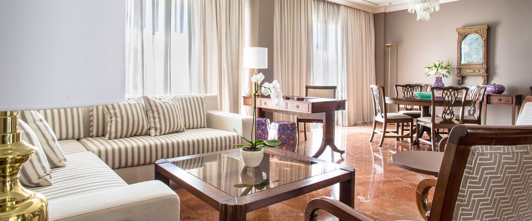 alecos executive penthouse suite