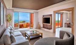 club level one bedroom suites