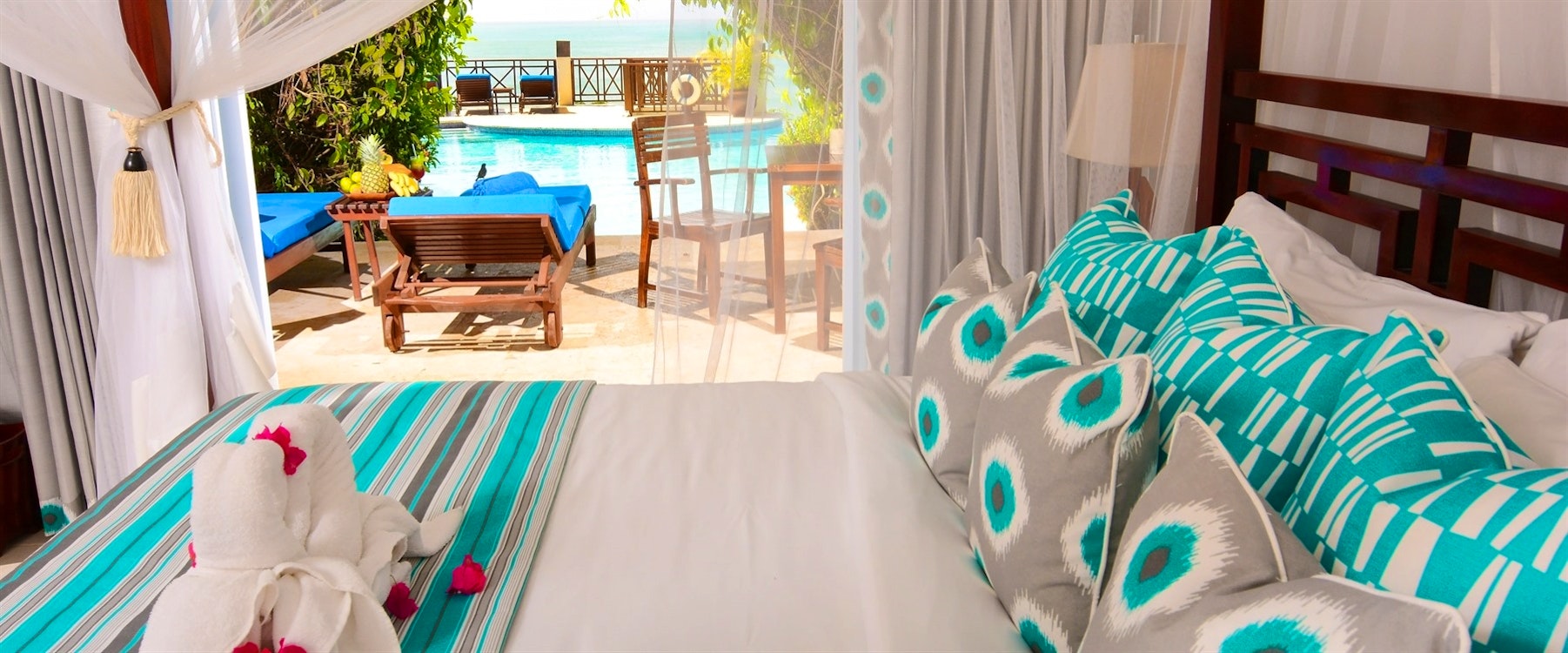 swim up junior suites