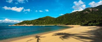 5 star city & tropical beaches image 1