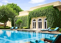 outdoor pool at rambagh palace jaipur