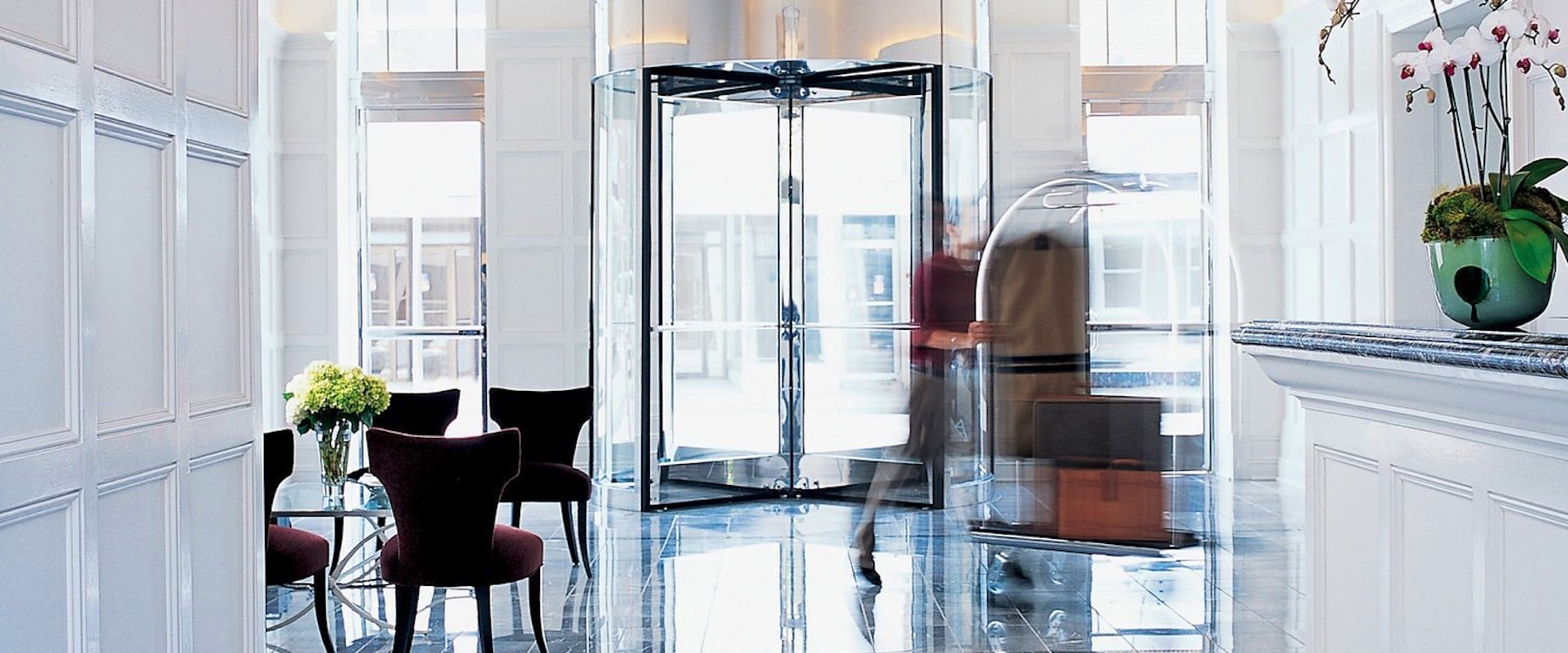 lobby at the alluvian mississippi 