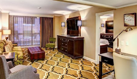 king balcony suite