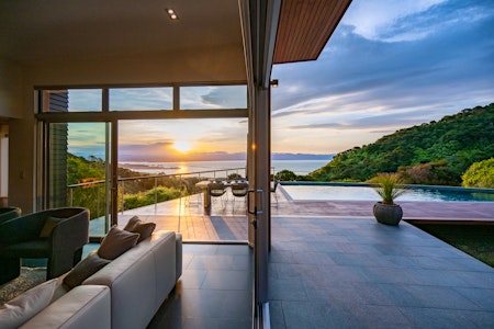 Indoor-outdoor living room & terrace — Okoro Villa