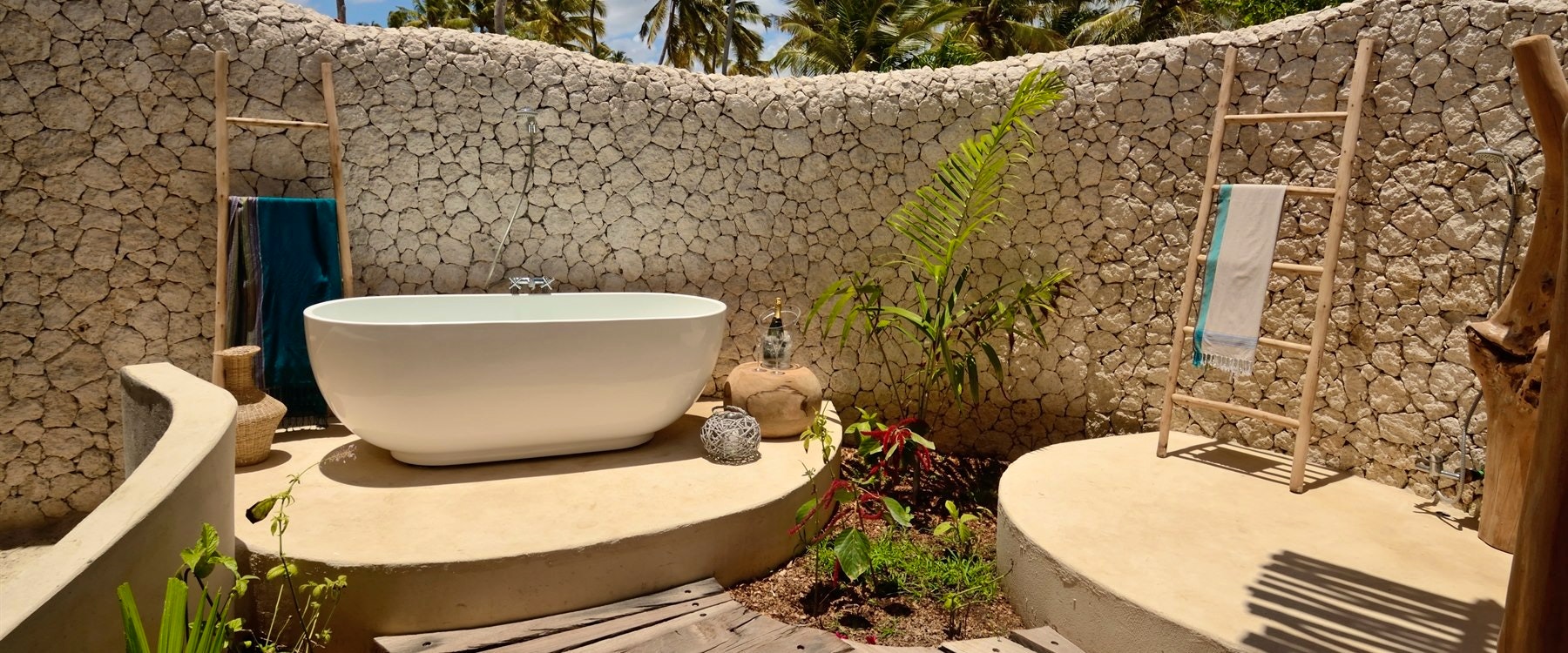 Oudoor bathroom at Zanzibar White Sand Luxury Villas and Spa