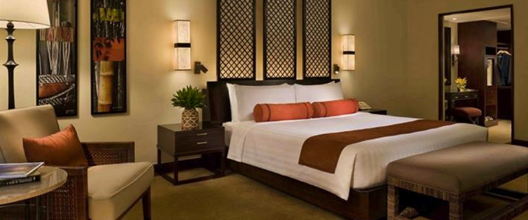 Deluxe suite bedroom at The Peninsula, Manila 