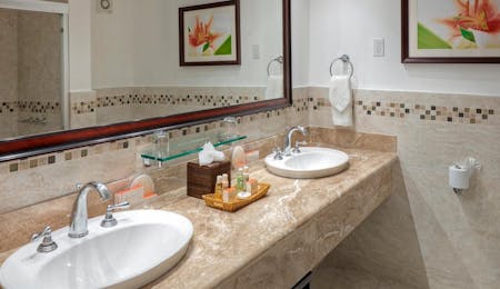 one bedroom suite poolgarden view