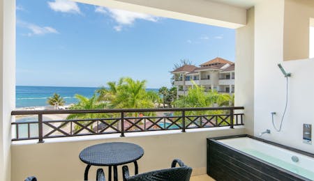 preferred club junior suite swim-out