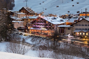 Raffl's St.Antoner Hof Exterior