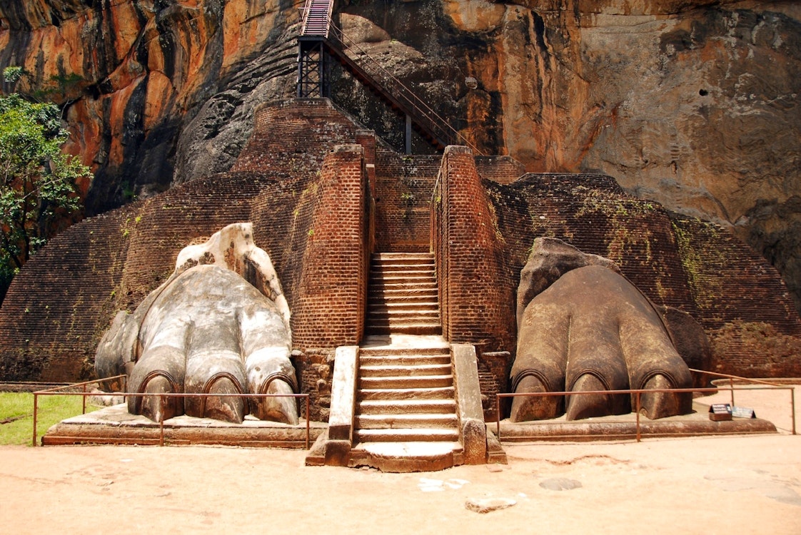 sigiriya rock fortress sri lanka