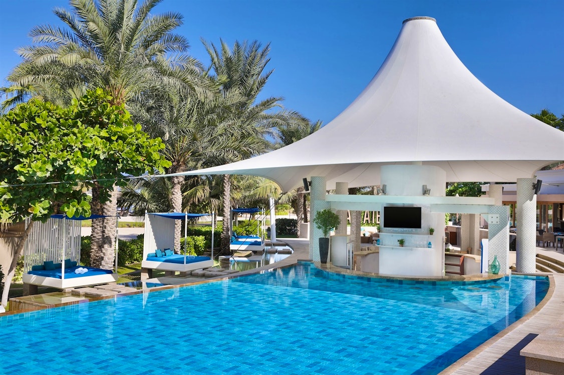 Lounge Pool Bar at The Ritz Carlton Dubai 