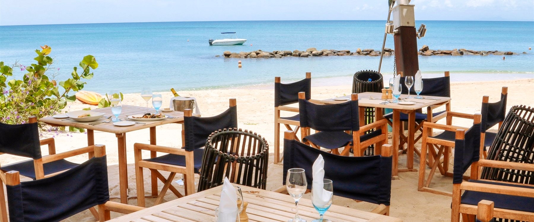 Al fresco beach front dining at Rendezvous, St Lucia 
