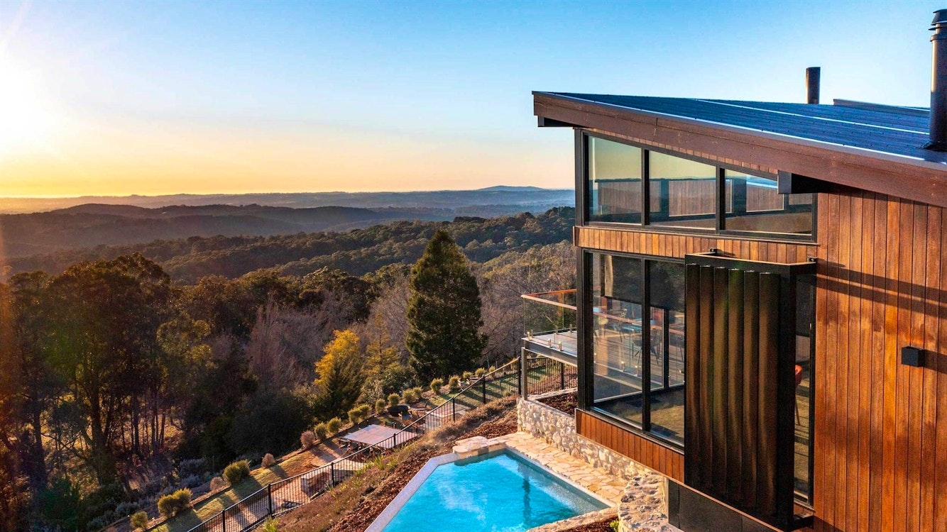 Sequoia Lodge overlooking Piccadilly Valley