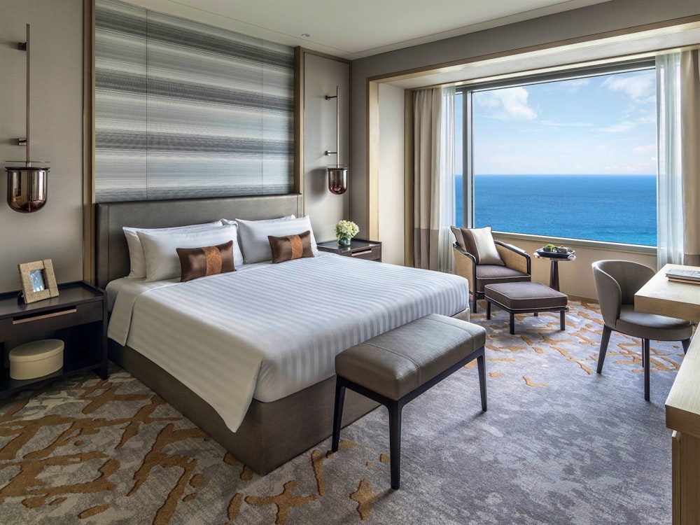 Bedroom Accommodation, Shangri-la Hotel, Colombo, Sri Lanka