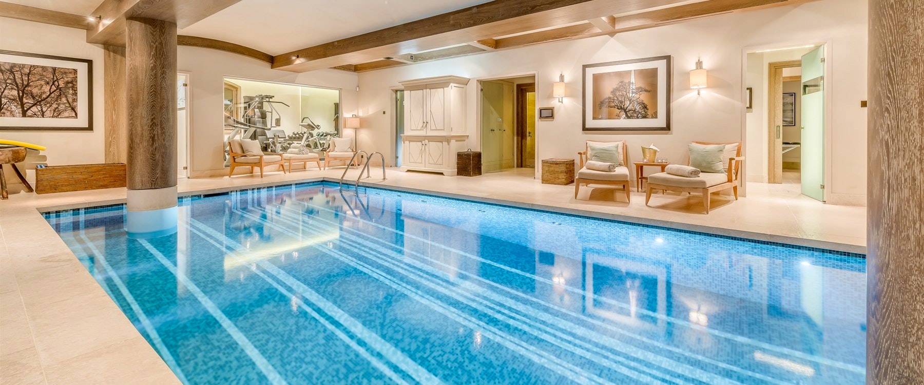 Pool and relaxing at Shemshak Lodge