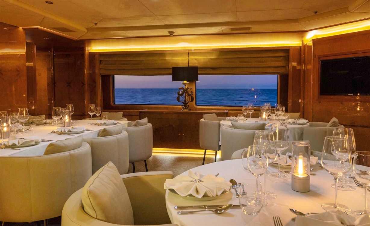 Aqua Mare Dining Room | Aqua Expeditions