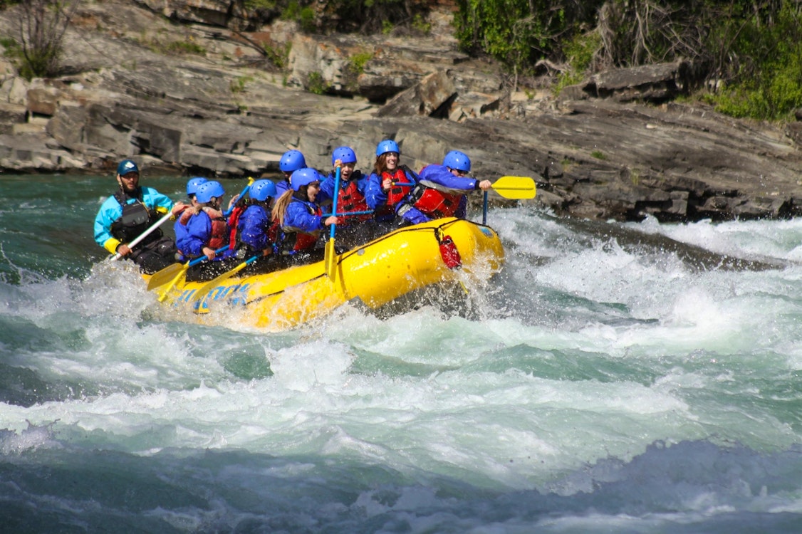 rafting horseshoe canyon alberta canada - banff tours