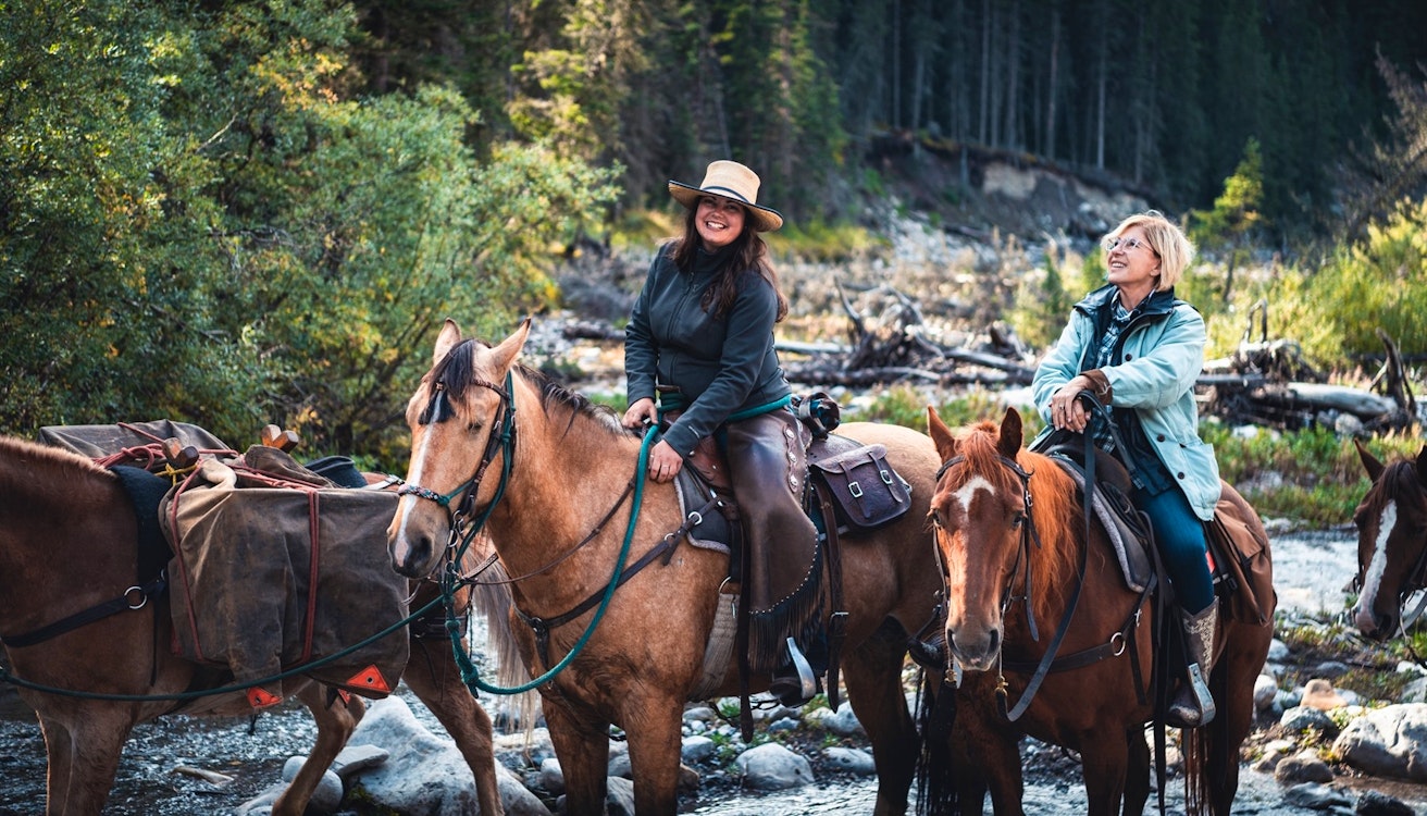 horseback riding in the canadian rockies