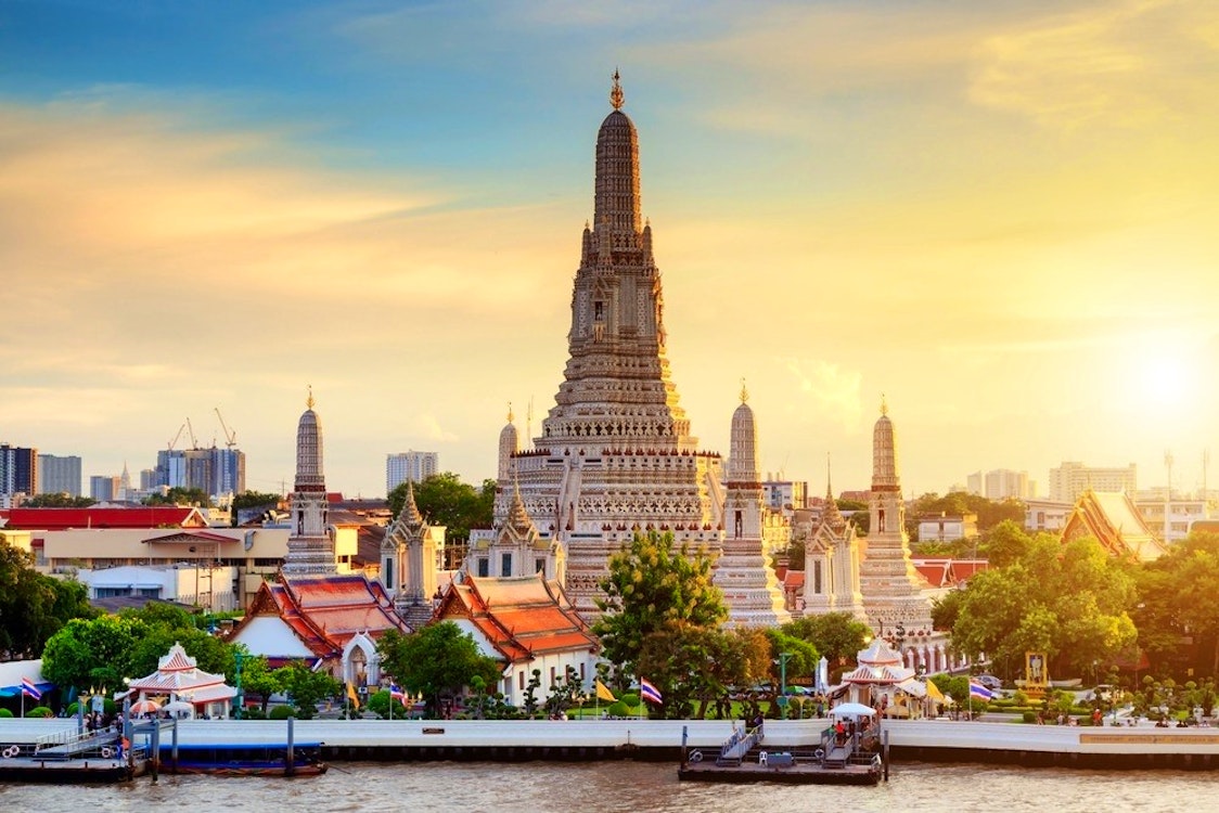 wat arun bangkok thailand