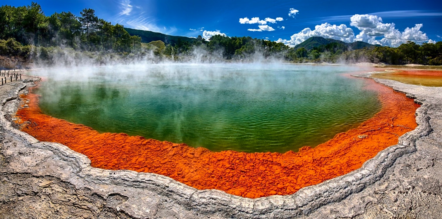 panoramic view of thermal lake champagne pool at wai-o-tapu near rotorua new zealand