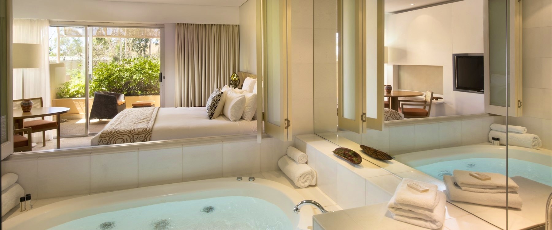 Deluxe bathroom bedroom, Voyages Sails in the Desert Hotel