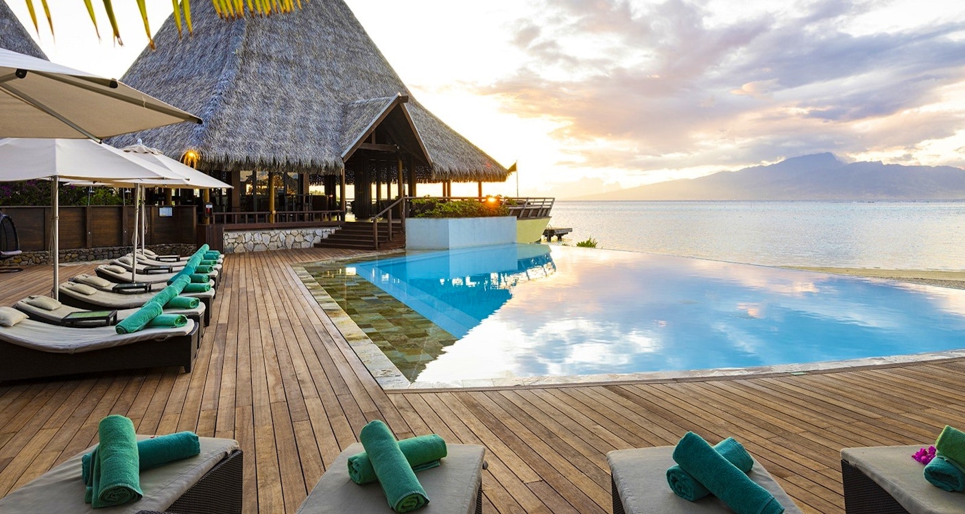 infinity pool sofitel moorea ia ora beach resort moorea french polynesia gregoirelebacon