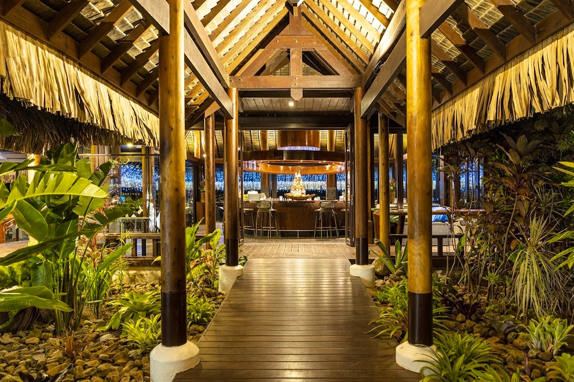 vue bar sofitel moorea ia ora beach resort moorea french polynesia gregoirelebacon