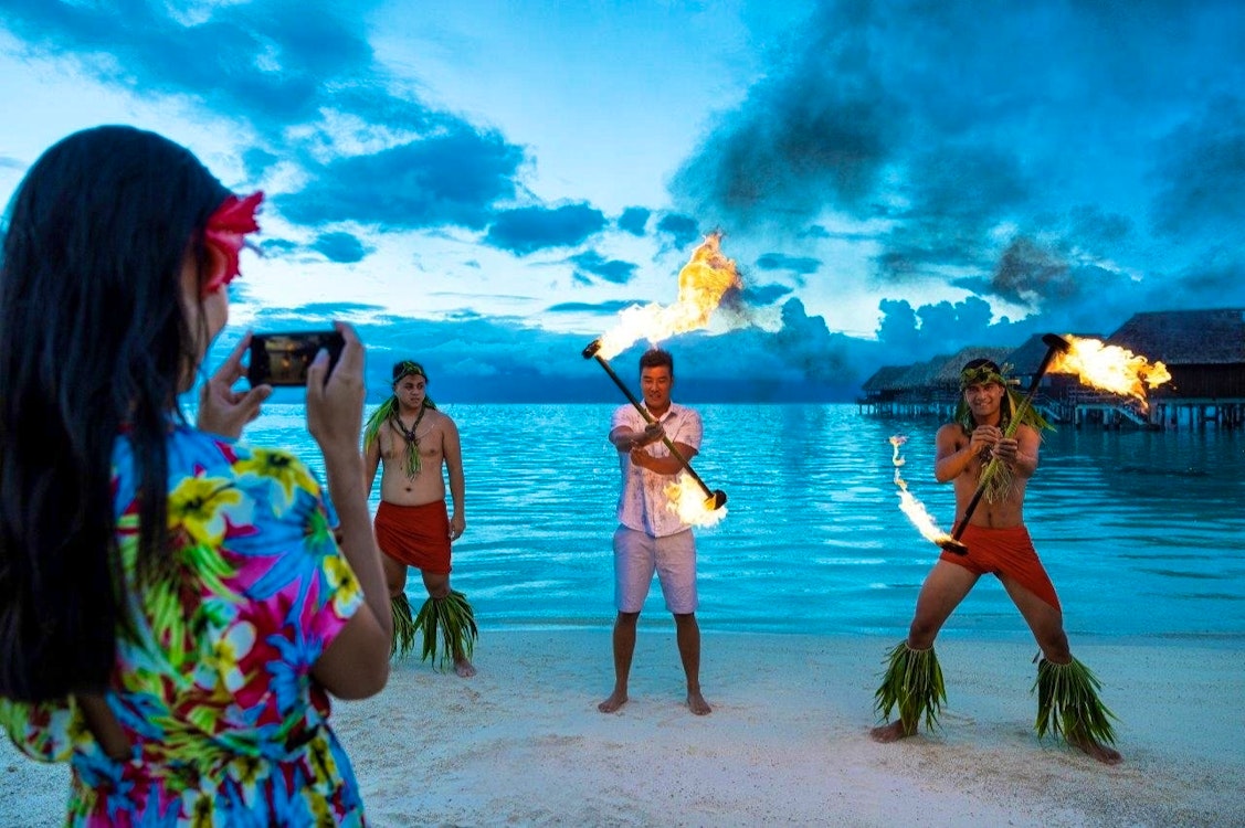 nightly entertainment sofitel moorea ia ora beach resort moorea french polynesia gregoirelebacon