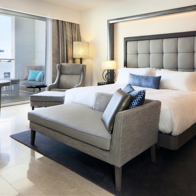 grand deluxe king with pool view