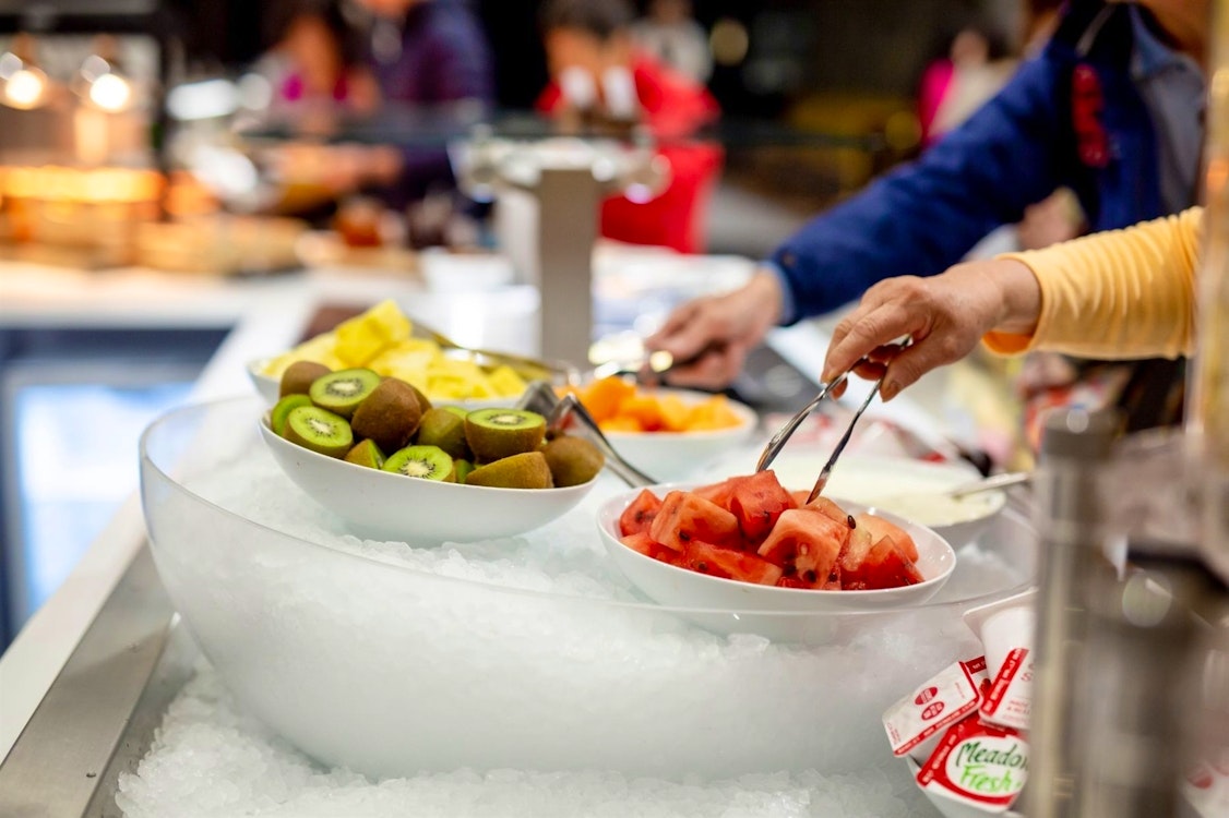 breakfast at the hermitage hotel mt cook new zealand 