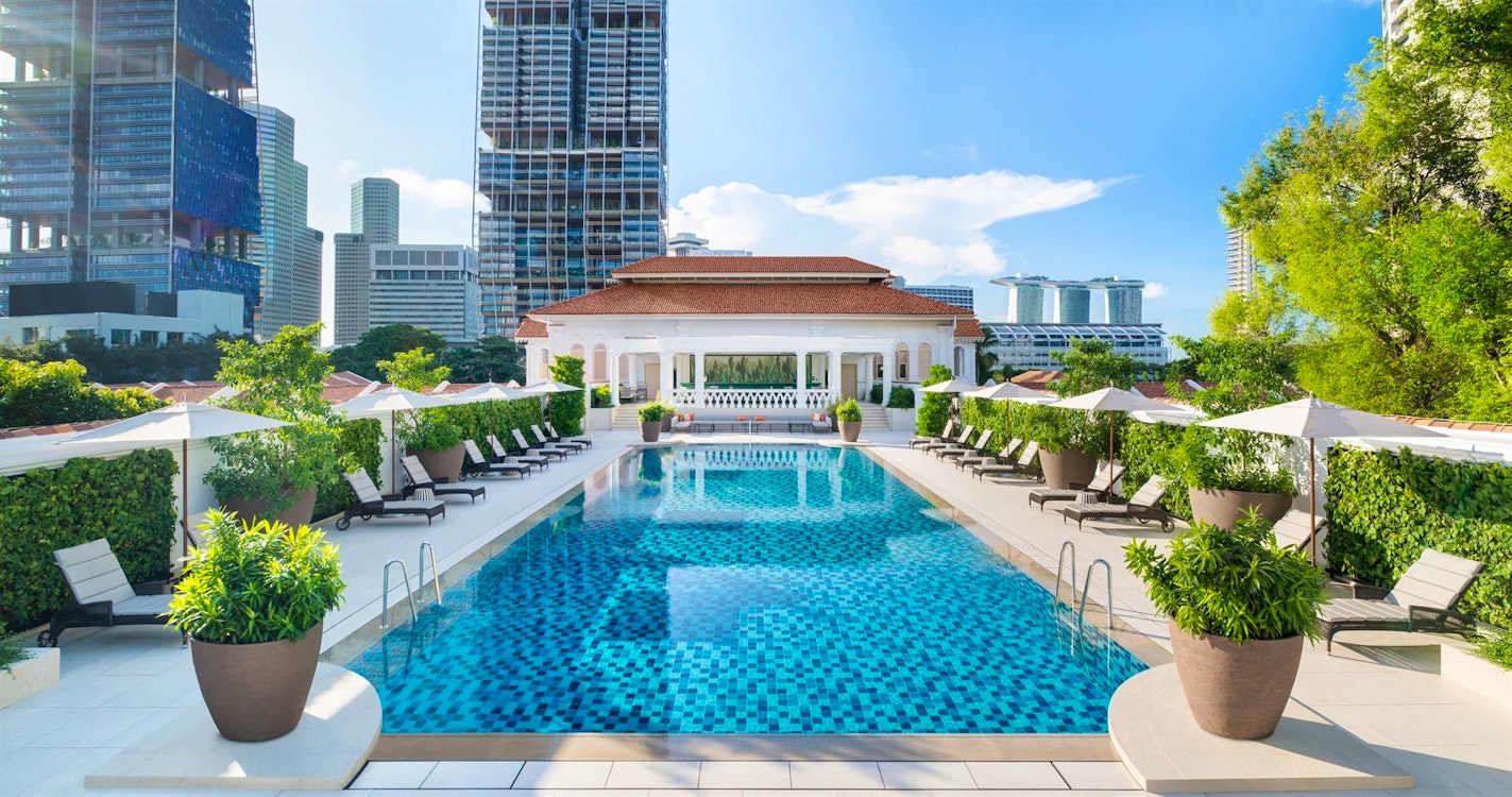 Rooftop swimming pool, Raffles Singapore