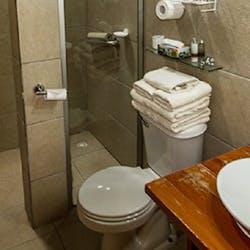 Guest bathroom, Terrantai Lodge
