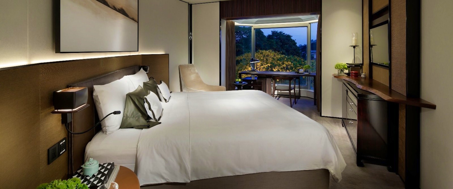 Tower wing deluxe room interior at Shangri-La Hotel, Singapore