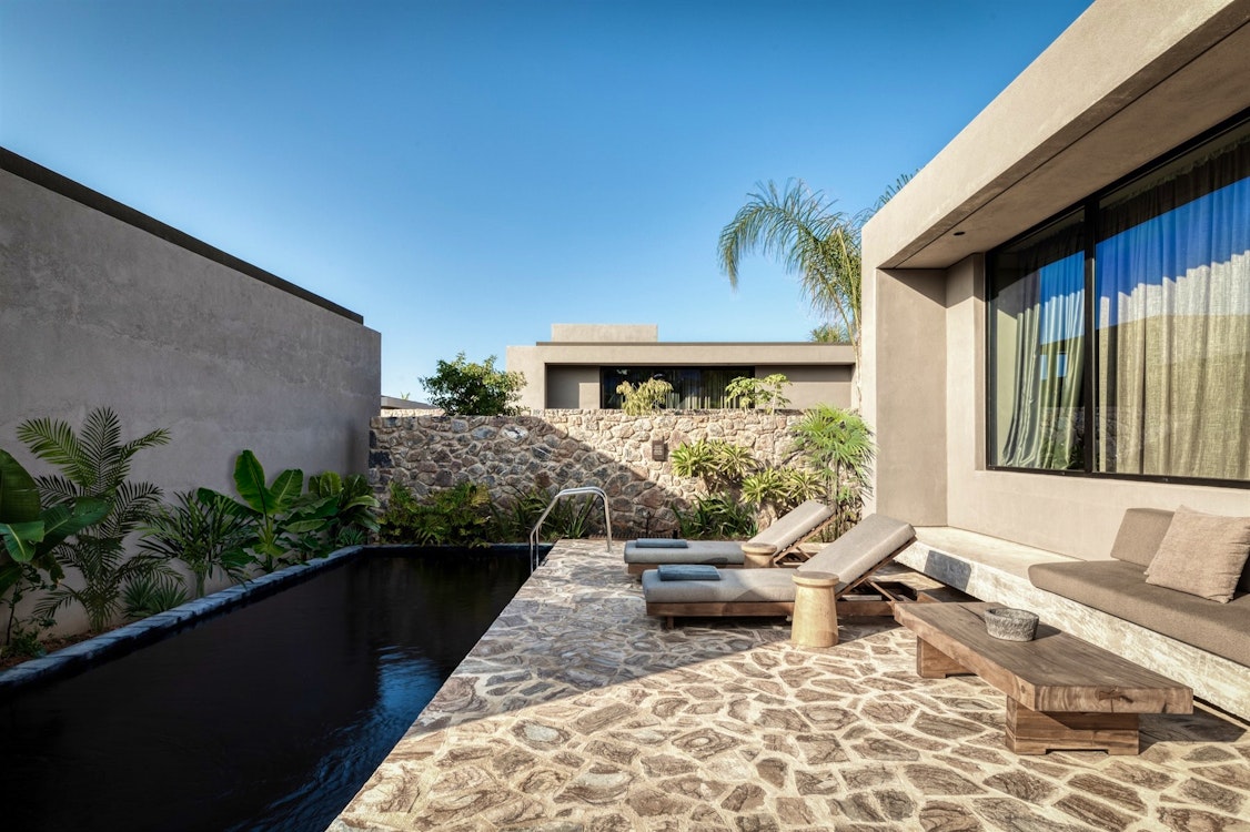 Tropical Open Plan Suite Shared Pool