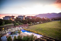 hapuku lodge  tree houses kaikoura