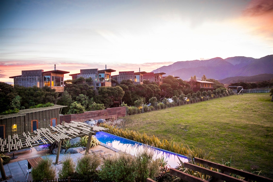 hapuku lodge  tree houses kaikoura