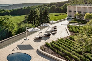 Royal Champagne Hotel & Spa  image 1