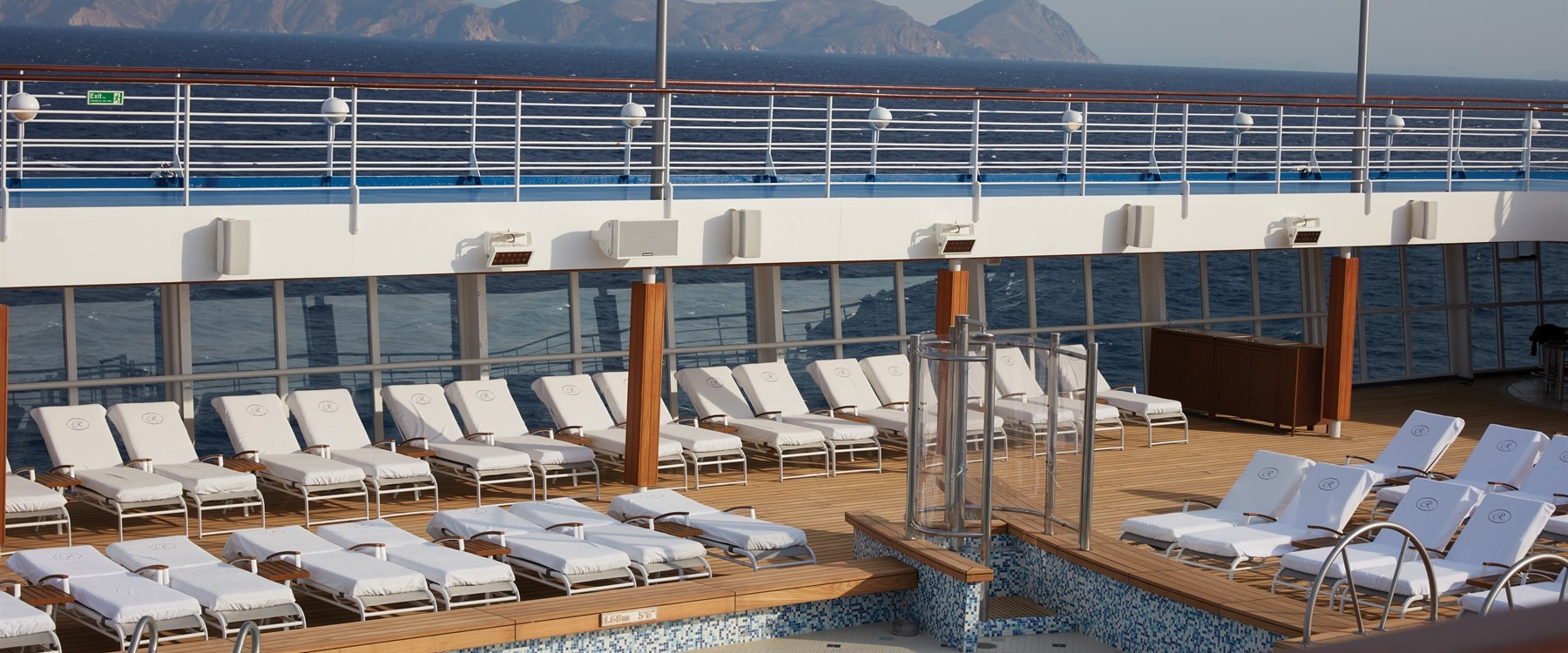 Pool deck, Regent Seven Seas Voyager