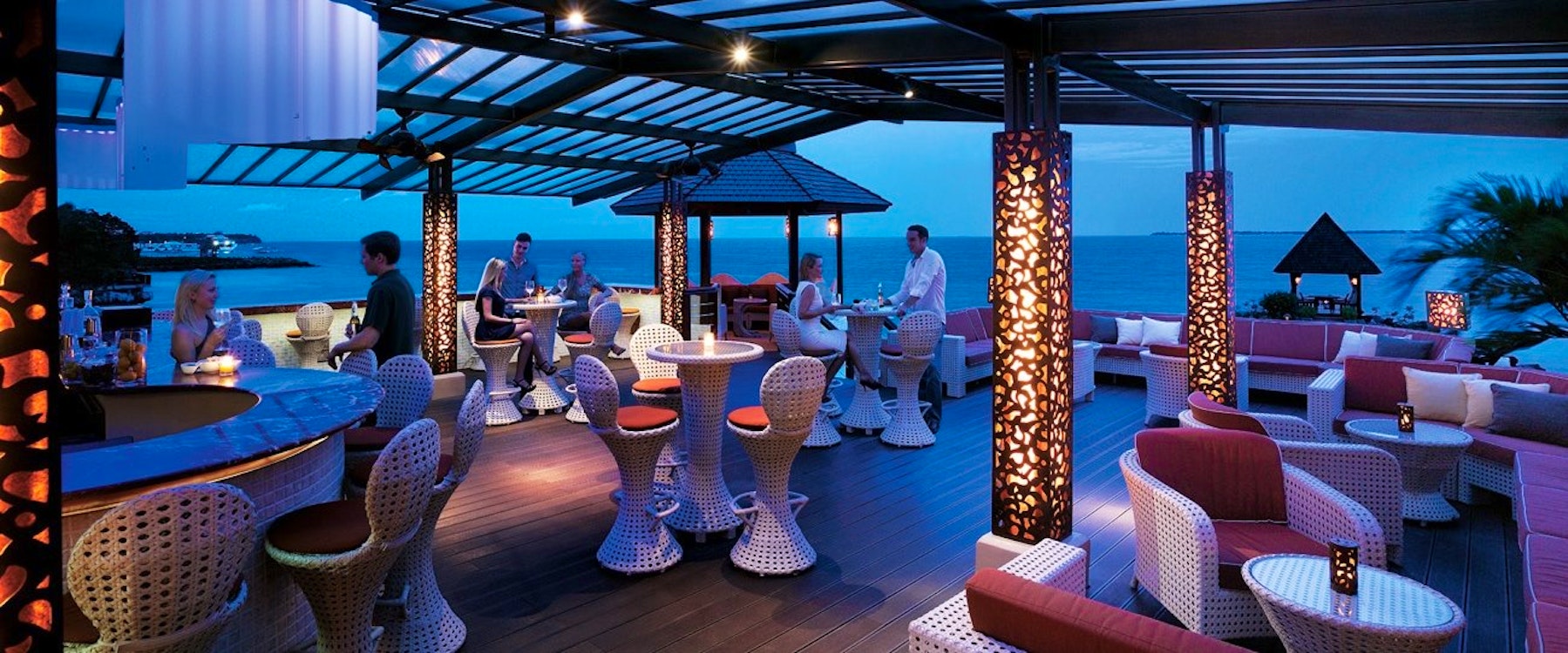 Waves bar at Shangri-La’s Mactan Resort & Spa