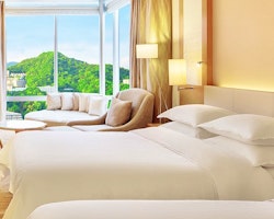 Corner club suite bedroom, Sheraton Grand Hiroshima Hotel