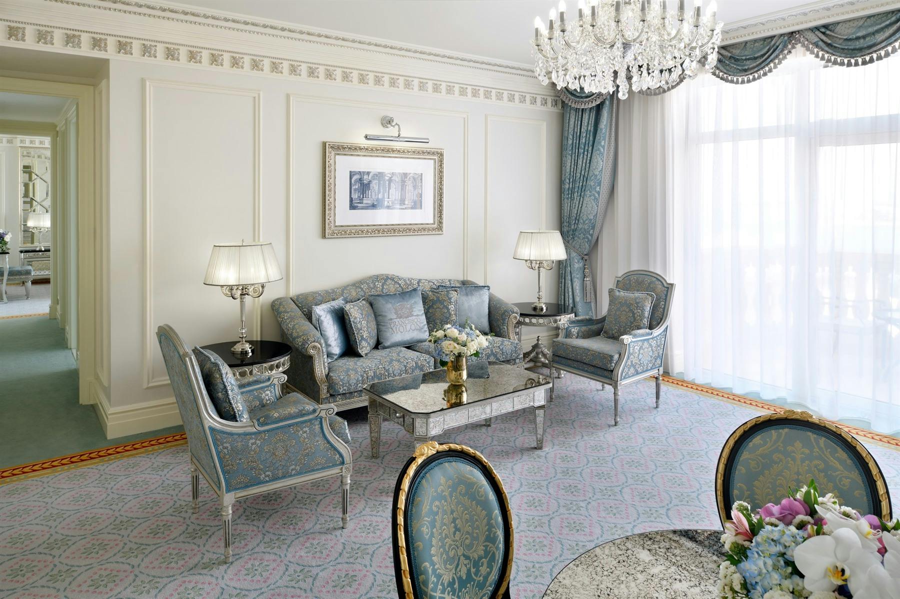 Signature Suite Palm with Balcony and Club Lounge Access