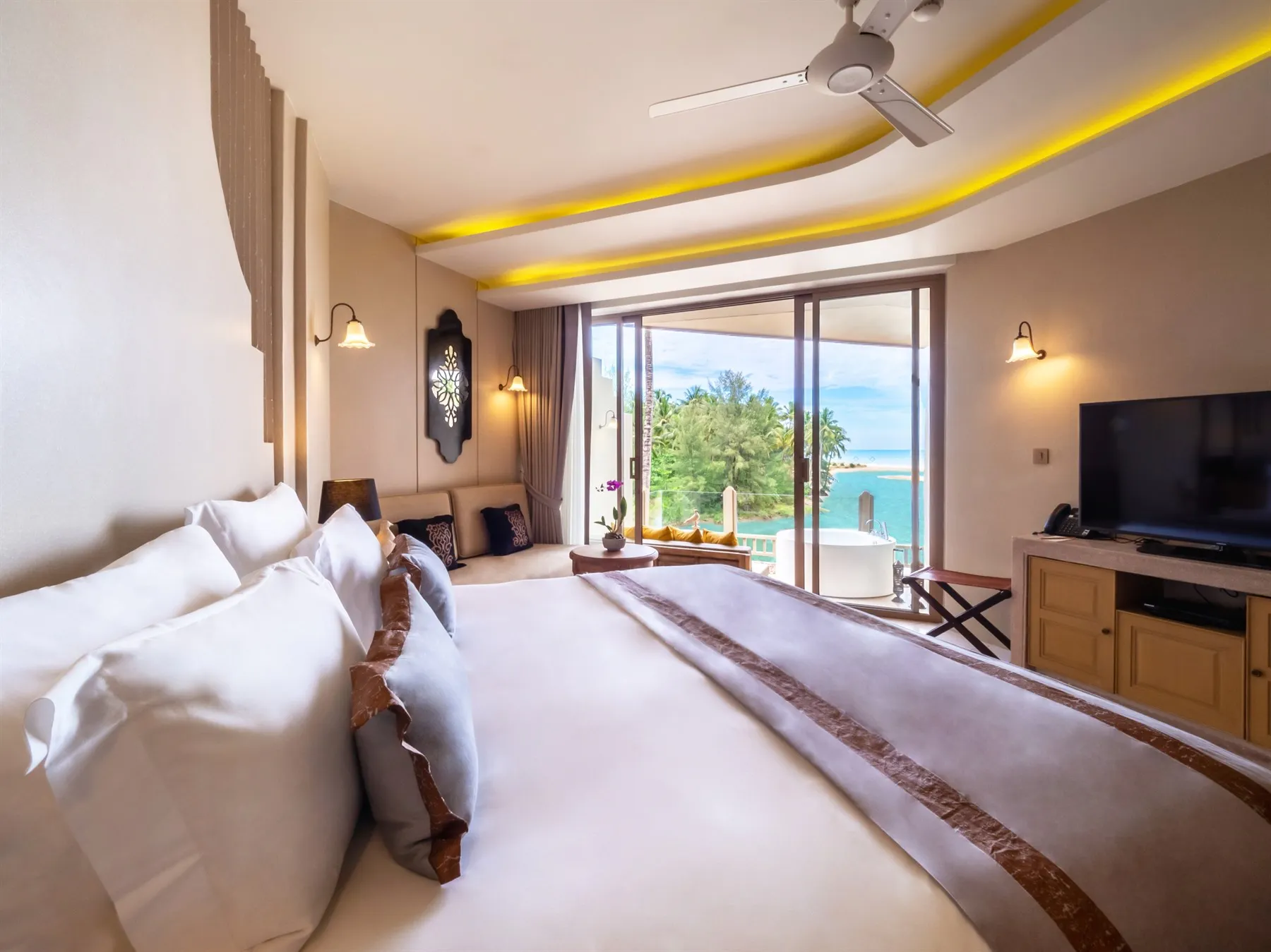 Seaside Junior Suites with Jacuzzi