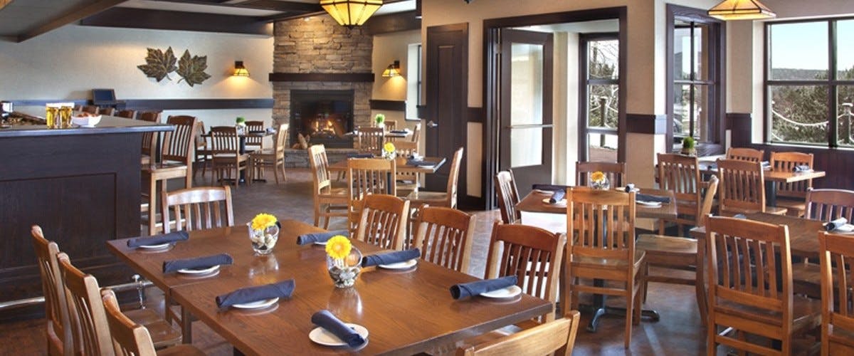 Restaurant at Deerhurst Resort, Ontario 